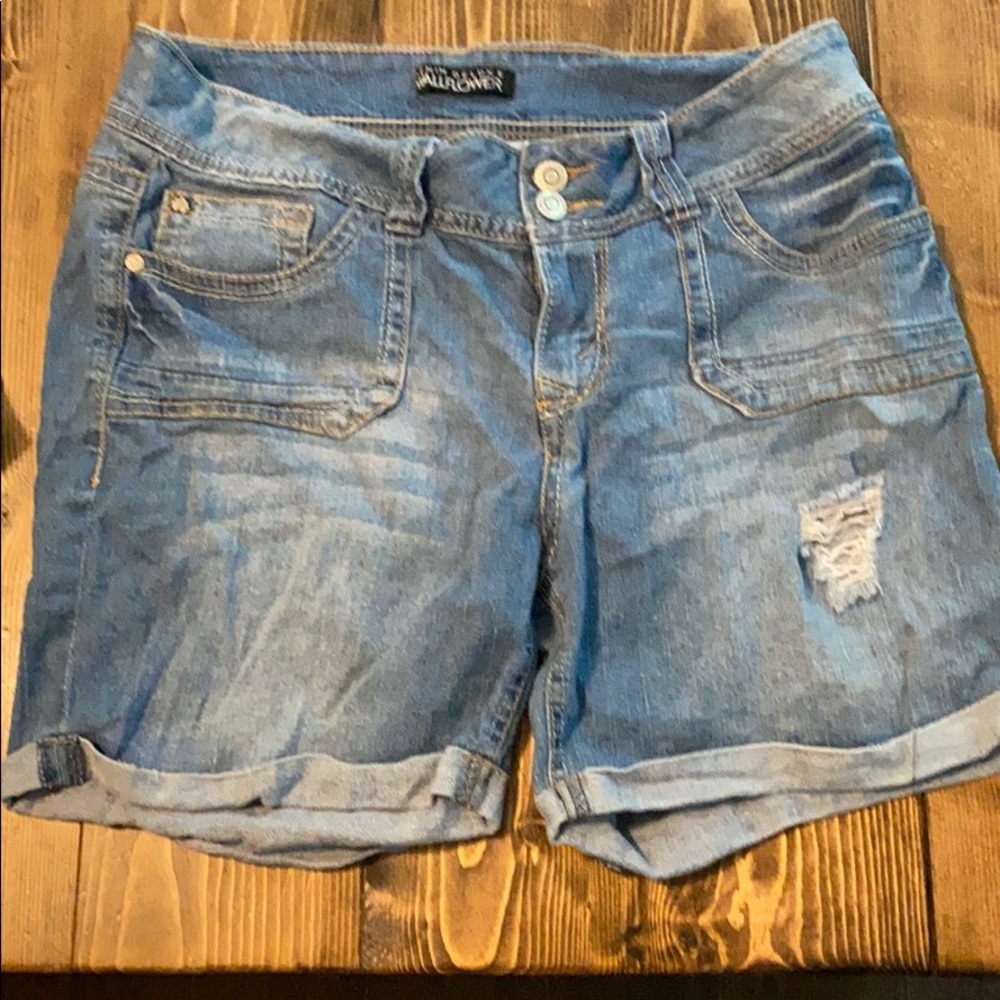 Denim distressed shorts